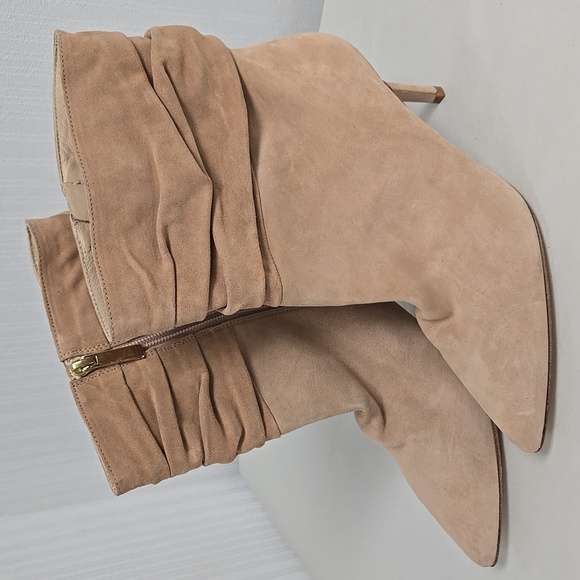 L'AGENCE Shoes - L'Agence Size 8 Beige Suede Leather Heeled Ankle Boots